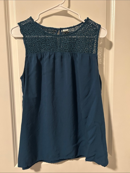 Old Navy Tops - Old Navy Teal Crochet-Yoke Sleeveless Shirt